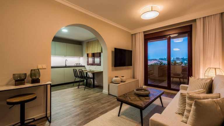 884abcaf72781c6268a60e769a21cc0e - 14