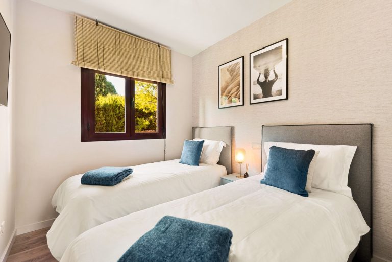 884abcaf72781c6268a60e769a21cc0e - 9