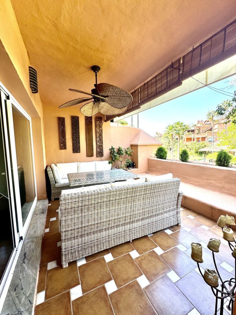 894e9a8d5eb14bb6f14c3e2679bff146 - 1