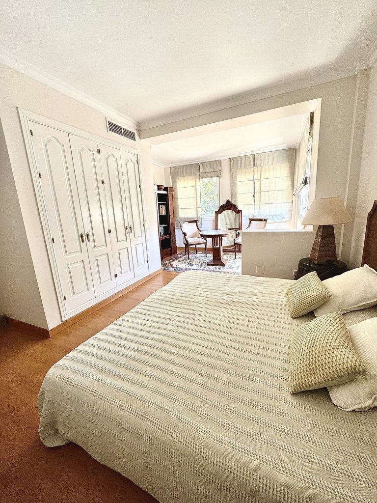 894e9a8d5eb14bb6f14c3e2679bff146 - 10