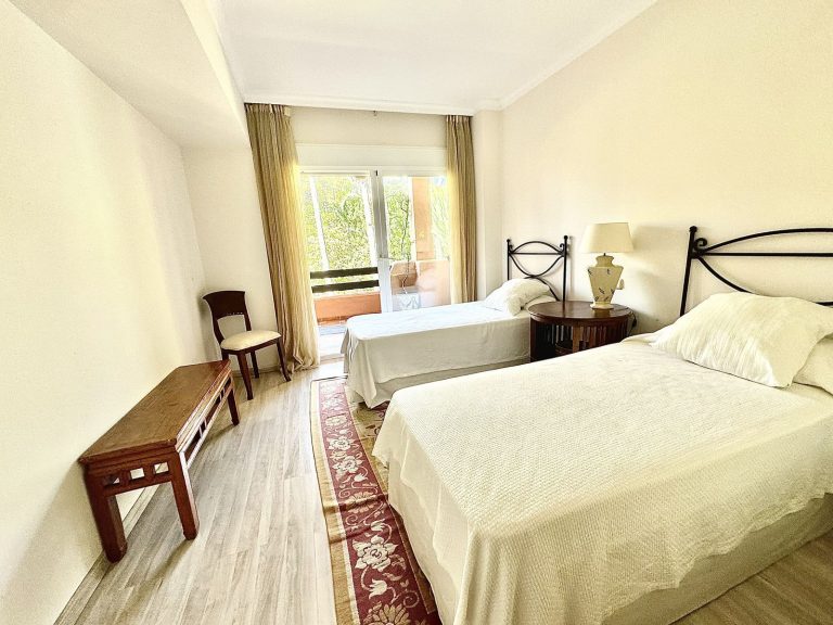 894e9a8d5eb14bb6f14c3e2679bff146 - 12