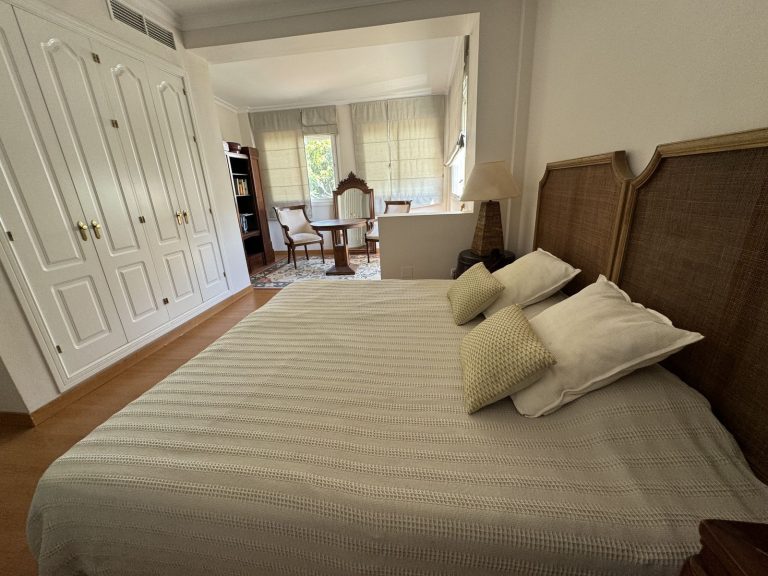 894e9a8d5eb14bb6f14c3e2679bff146 - 13