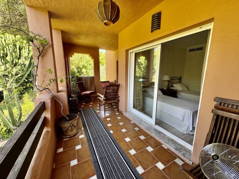 894e9a8d5eb14bb6f14c3e2679bff146 - 2