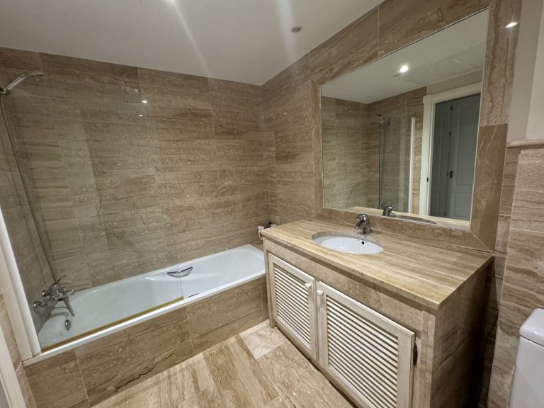 894e9a8d5eb14bb6f14c3e2679bff146 - 9