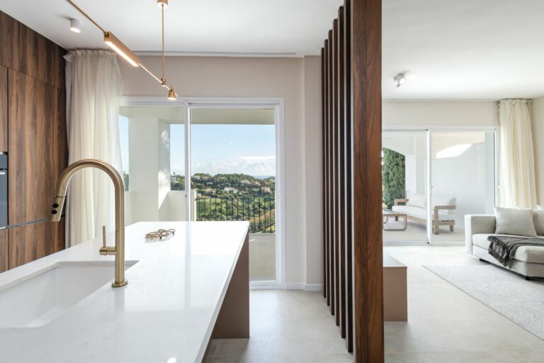 89c57a28eafd7469a0e2737ad9971334 - 1