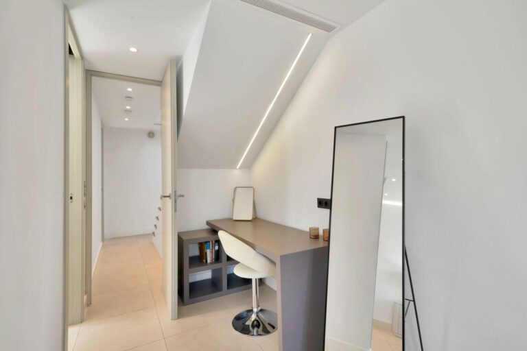 89d8fbe48e9e4d23e92821b7515528a1 - 13