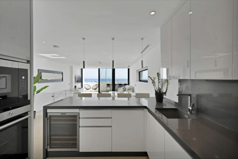 89d8fbe48e9e4d23e92821b7515528a1 - 6