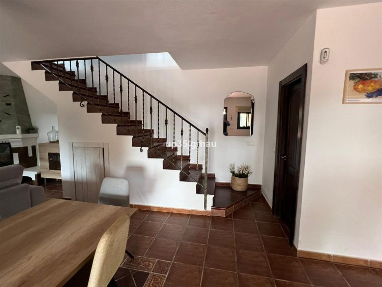 8b02c1cd095ed7190d39451eb38162cc - 7