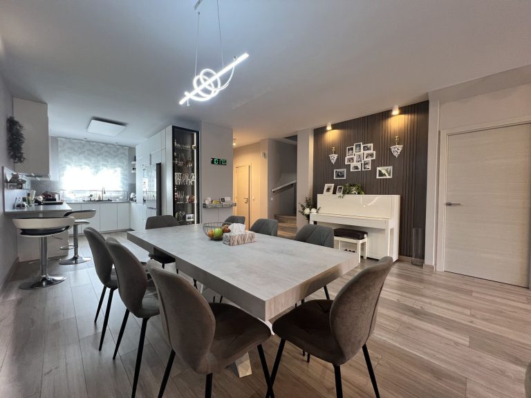 8db4b48a5229f90a6acb879a741843f1 - 6