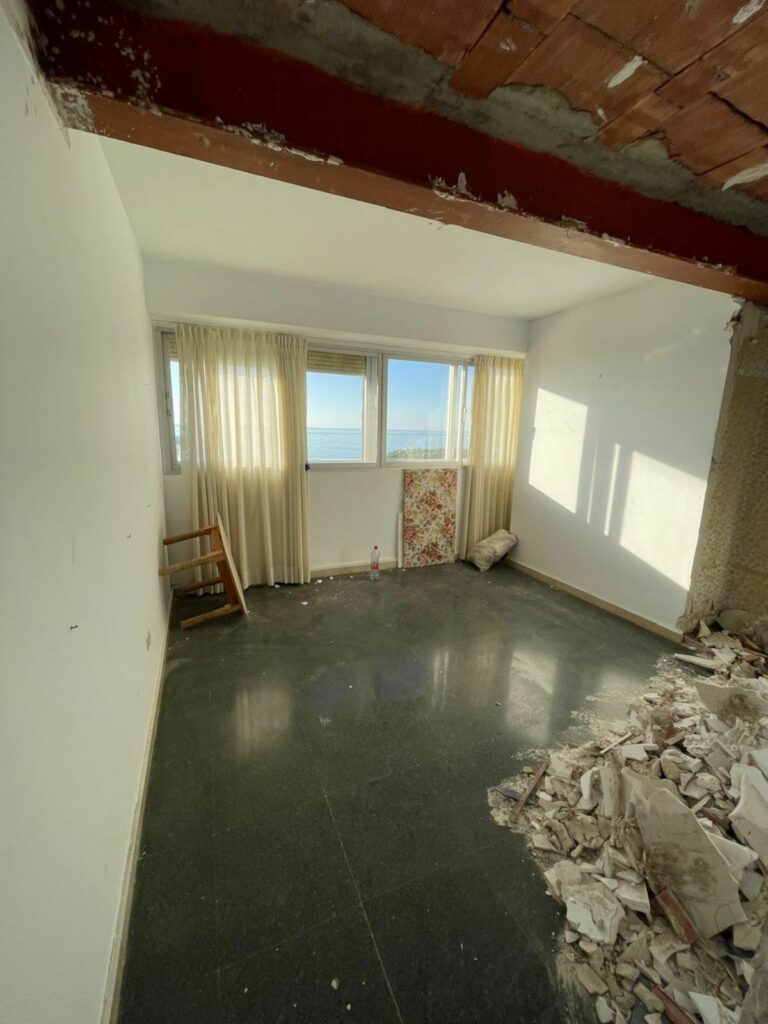 8e9f3fd89b40d573599d7048e868416f - 12