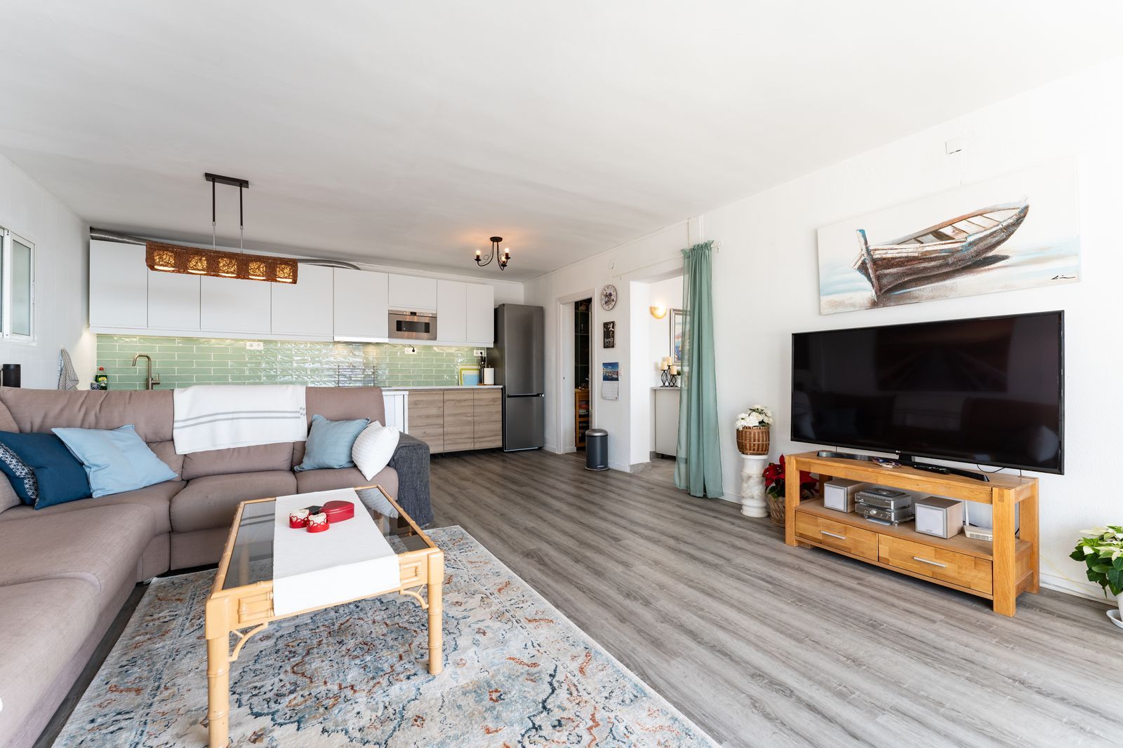 8ea075bc98b86b3c1c0ba8f623506ec2 - 16