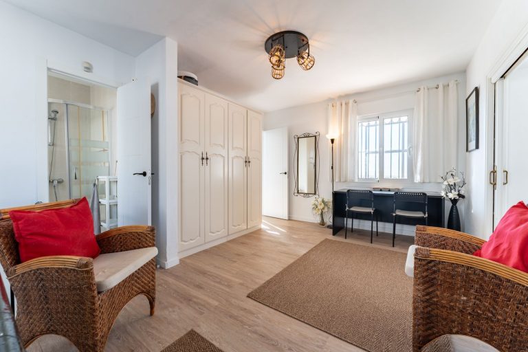 8ea075bc98b86b3c1c0ba8f623506ec2 - 8