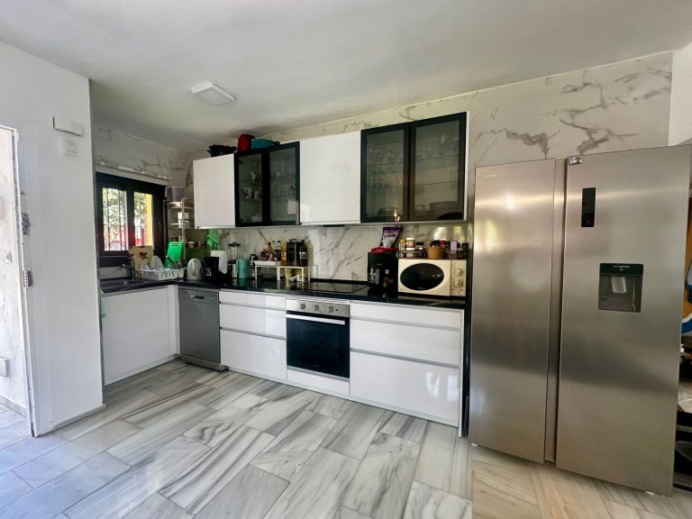 8eb414c5c7a530ed98183fc0d31bad73 - 4