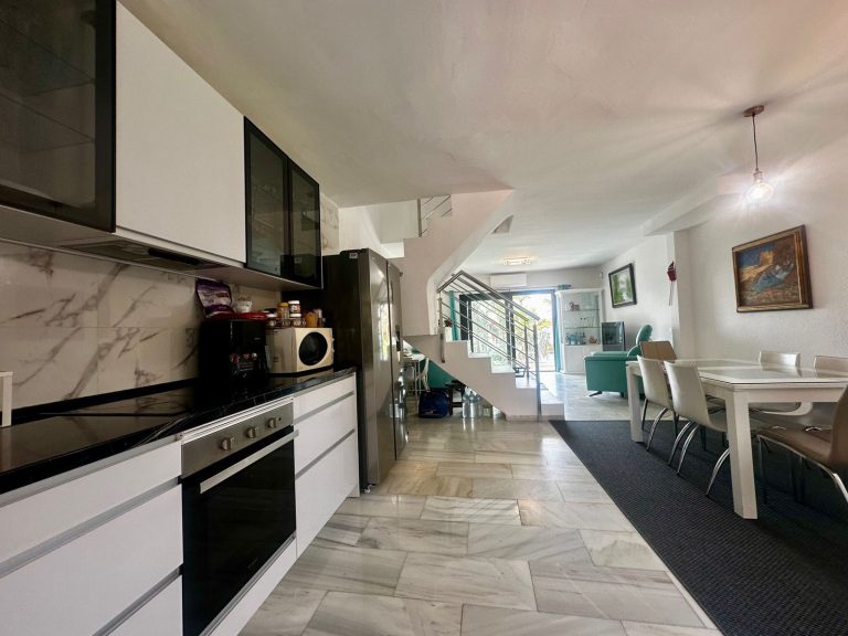 8eb414c5c7a530ed98183fc0d31bad73 - 8