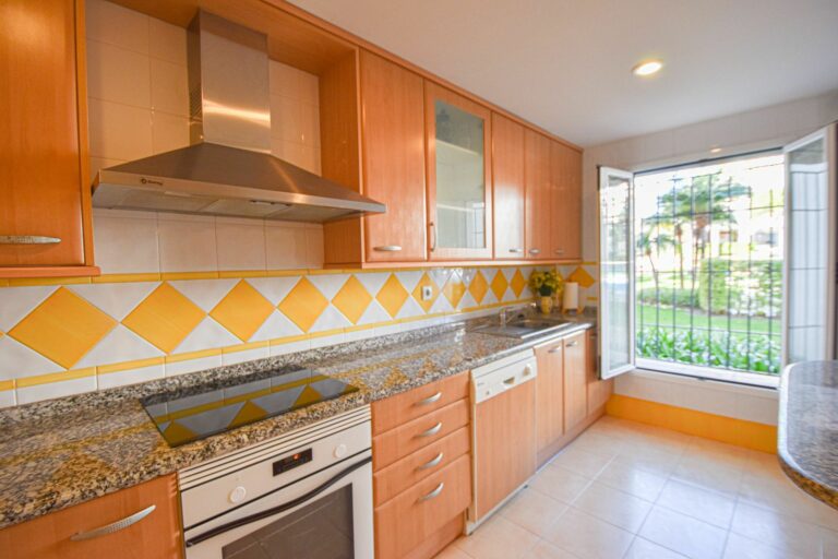 8f6940c32b207984792df33cbc5c7100 - 13