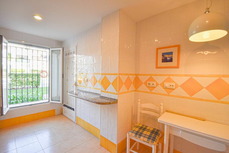 8f6940c32b207984792df33cbc5c7100 - 14