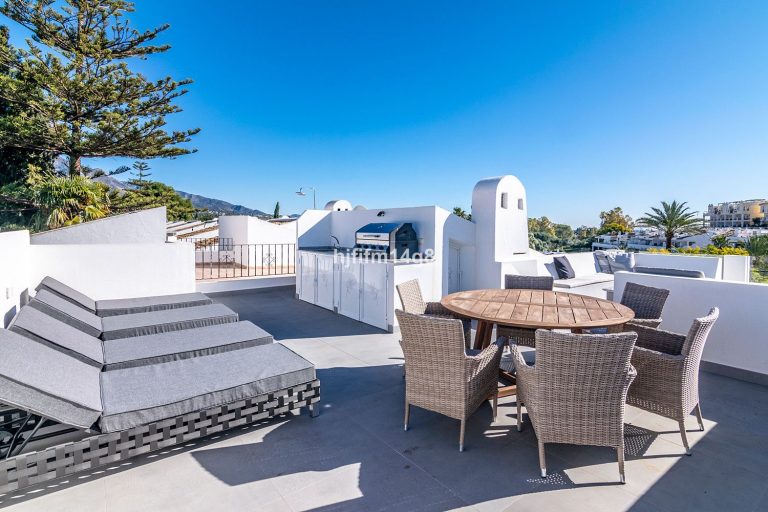 9304879dfdc3c0de4b51c5e4ccc8960b - 1