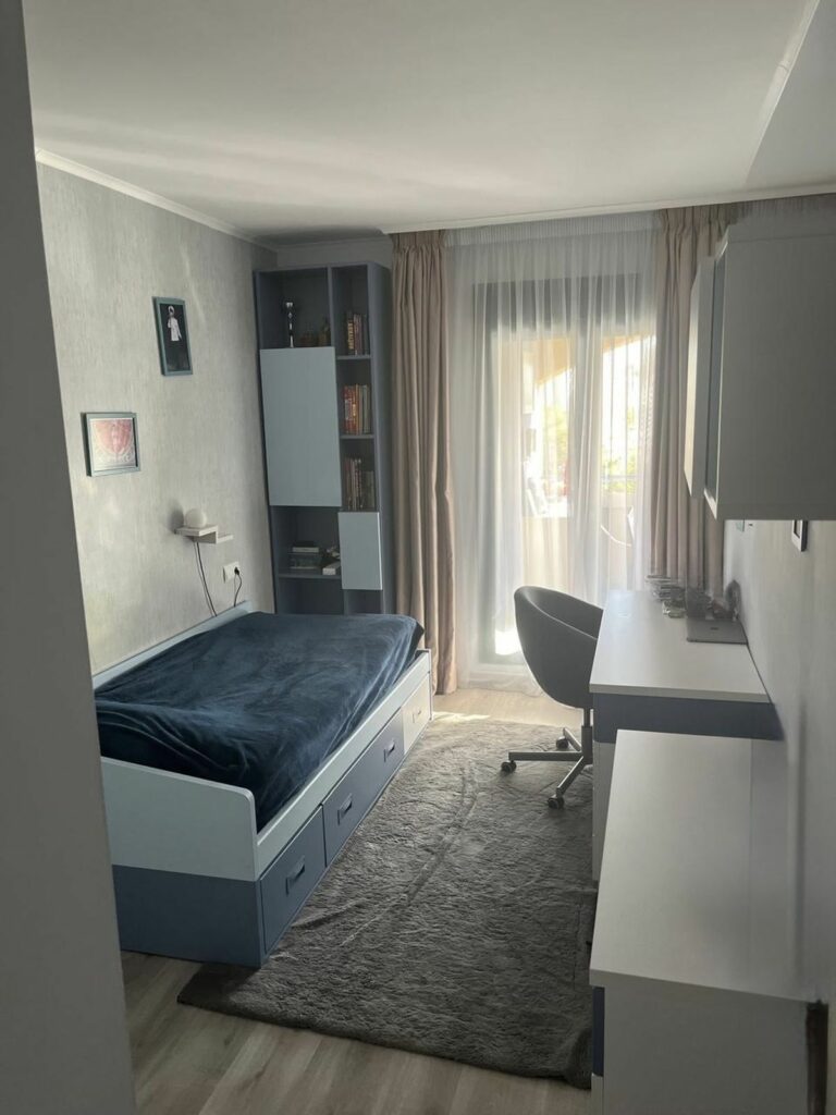 945d18a5f89bb42c4a389d4bc5abff8b - 14