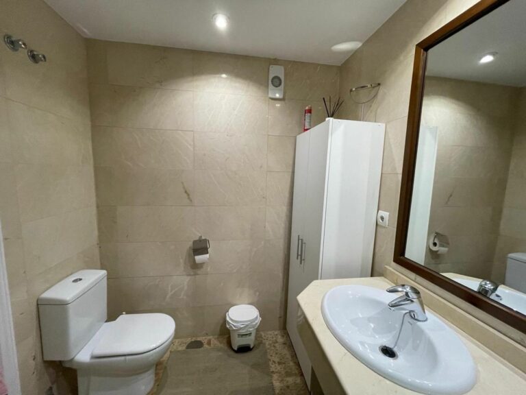 945d18a5f89bb42c4a389d4bc5abff8b - 16