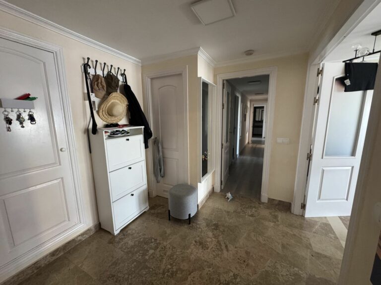 945d18a5f89bb42c4a389d4bc5abff8b - 4