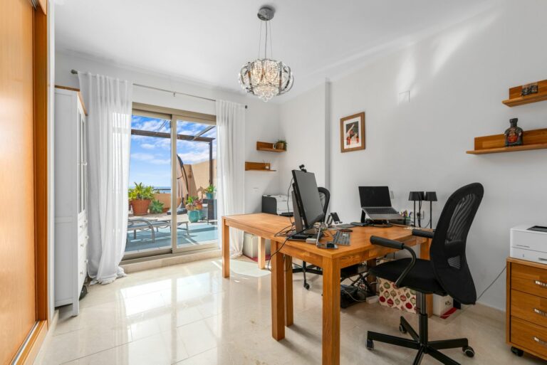 964b9508edcfecca902495cc280eb67a - 10