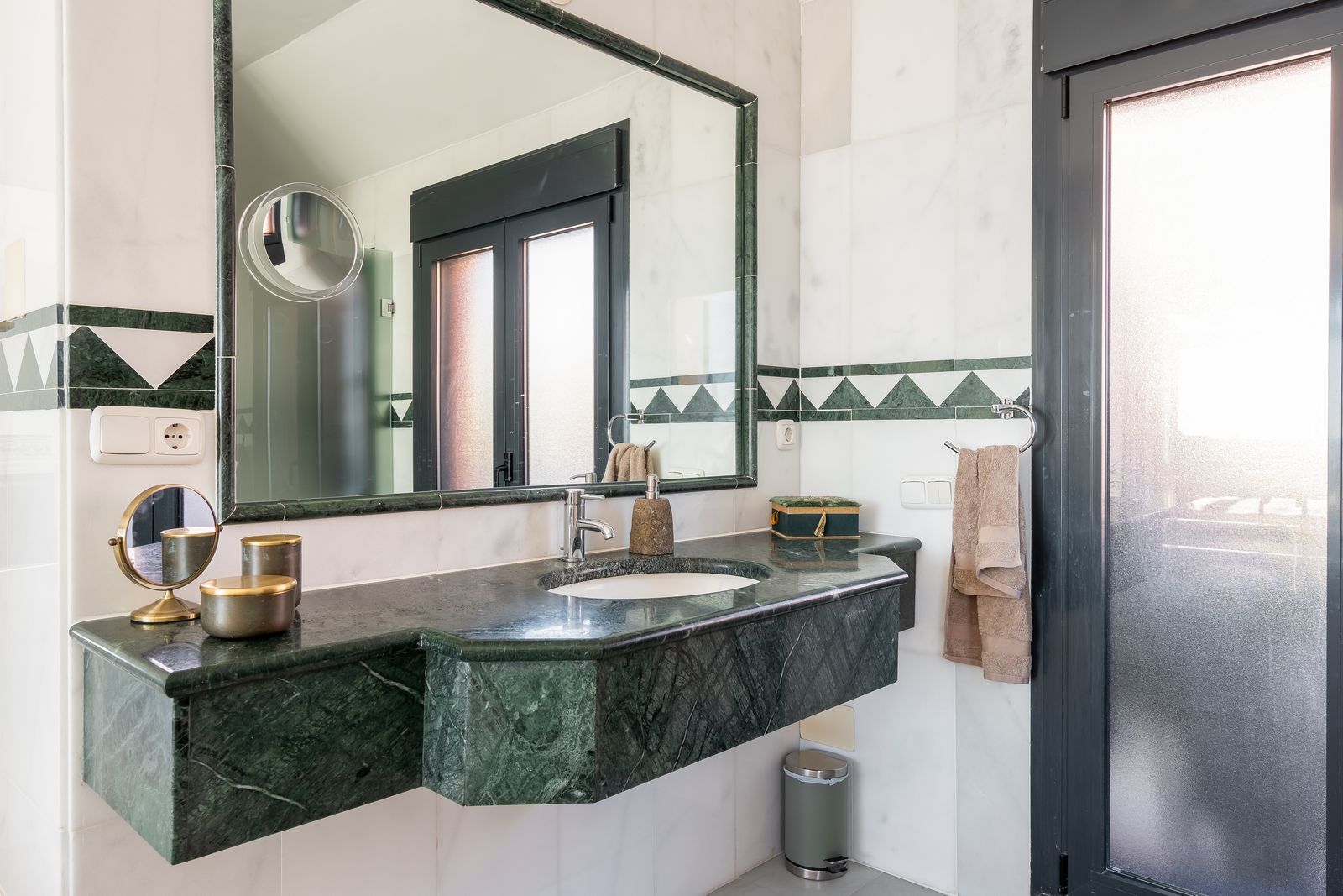 9857e84c00211470f17fc3db64e4b965 - 10