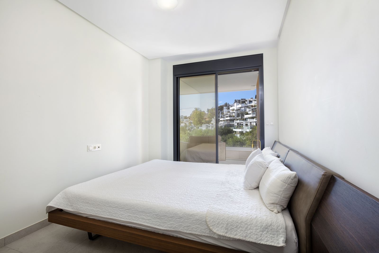 9c3924619f3ee3ec6c7921861d49689b - 12