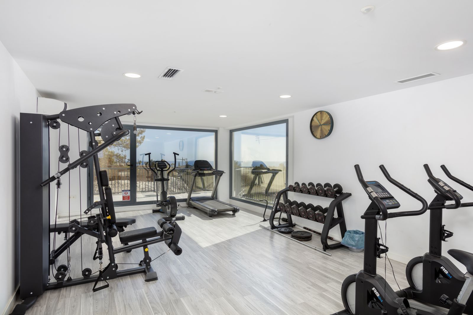 9c3924619f3ee3ec6c7921861d49689b - 14