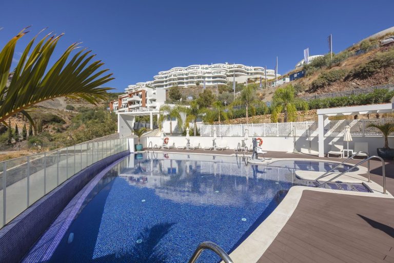 9c3924619f3ee3ec6c7921861d49689b - 16