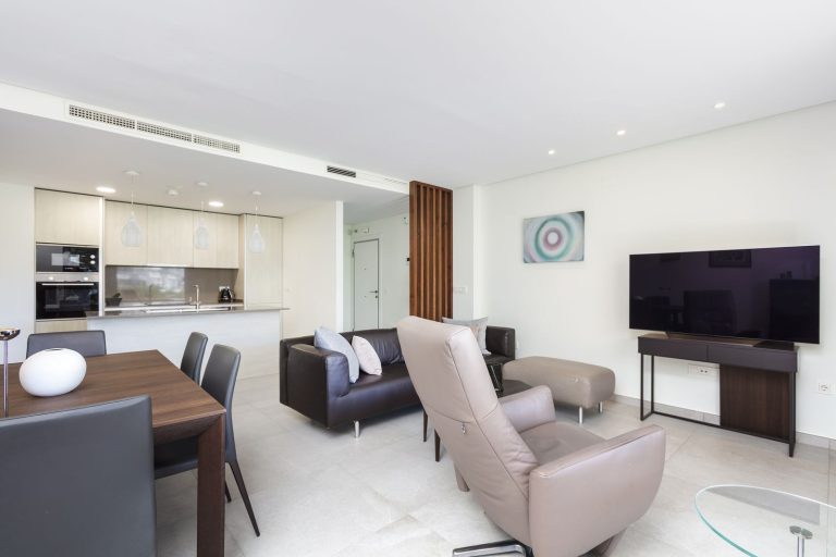 9c3924619f3ee3ec6c7921861d49689b - 4