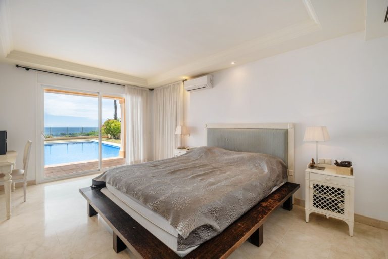 9ca494e2e33d1b0b0eff5a44a37f7e49 - 12