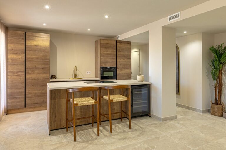 9e76b4eb63739e3df122c66953800ab0 - 13