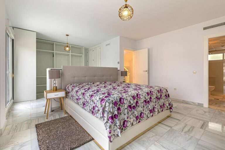 9fc25c6d038606b9ddc2220ecfc6220a - 12