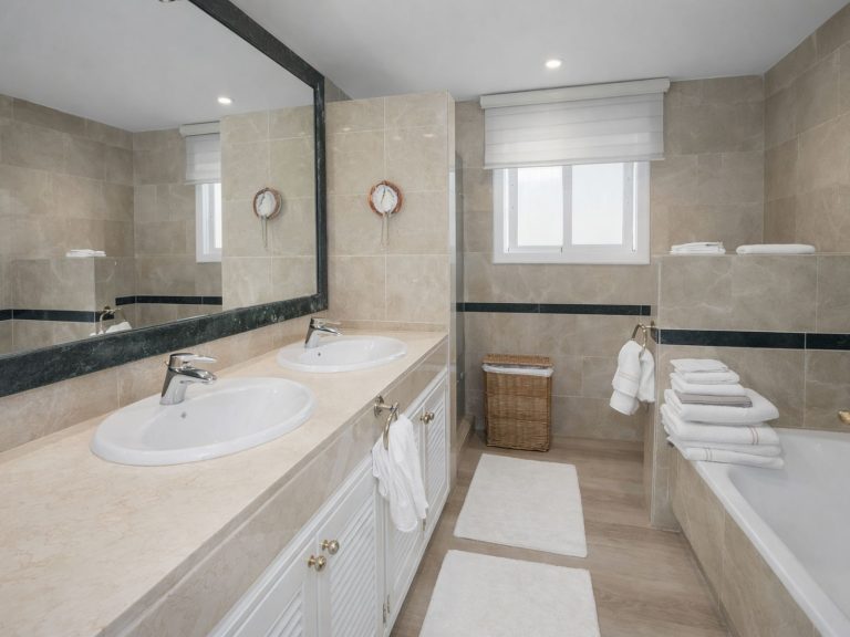 a0be1d1f20af43aa00cff1bb63f1da95 - 10