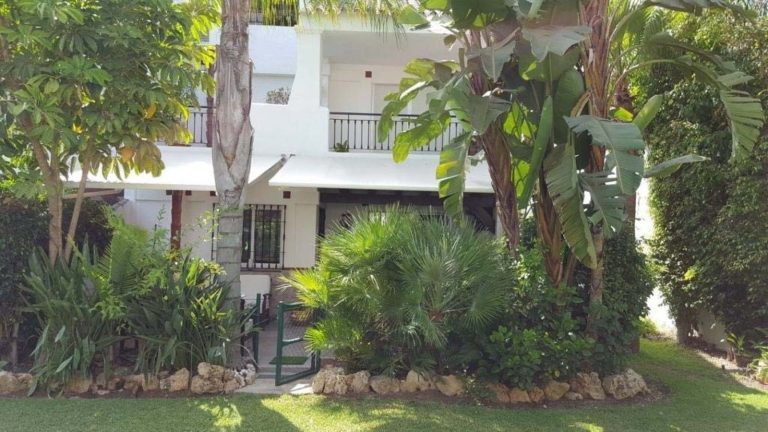 a0f7c7edfa9a25cb5f84d4e302337d2b - 1