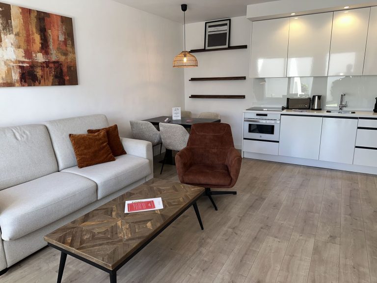 a251b197c11f7dc5b6d9c78f3e79840a - 1