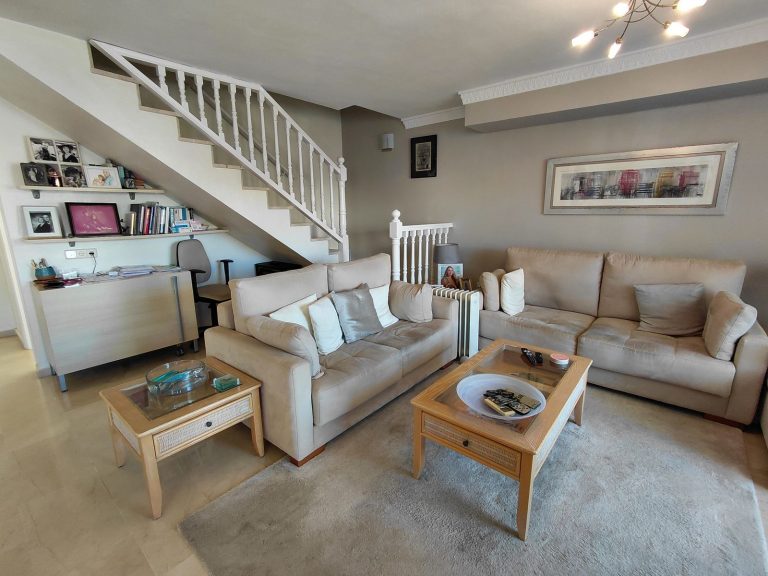 a2e57dba4b2a48e7cba61ea5f44b1265 - 2