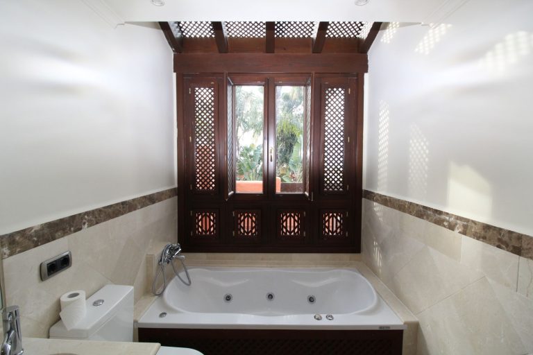 a43e3de4788141cbe6d4b8ac604ec7c9 - 9