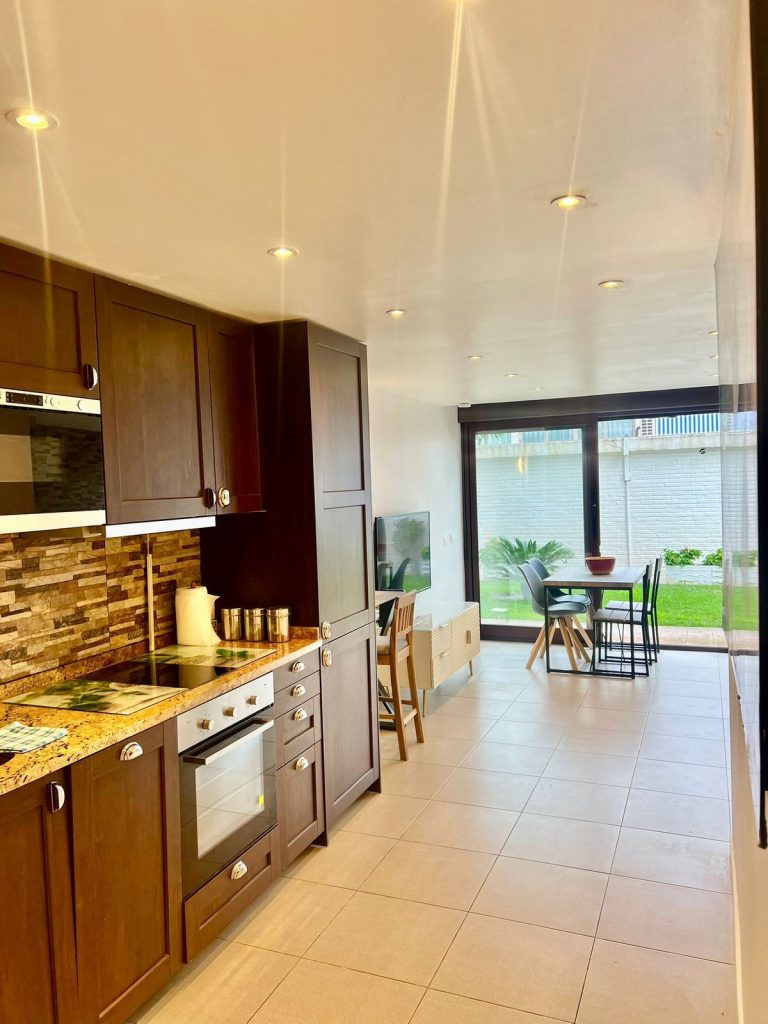 a6b8faabb440d830979004276ba159f3 - 3