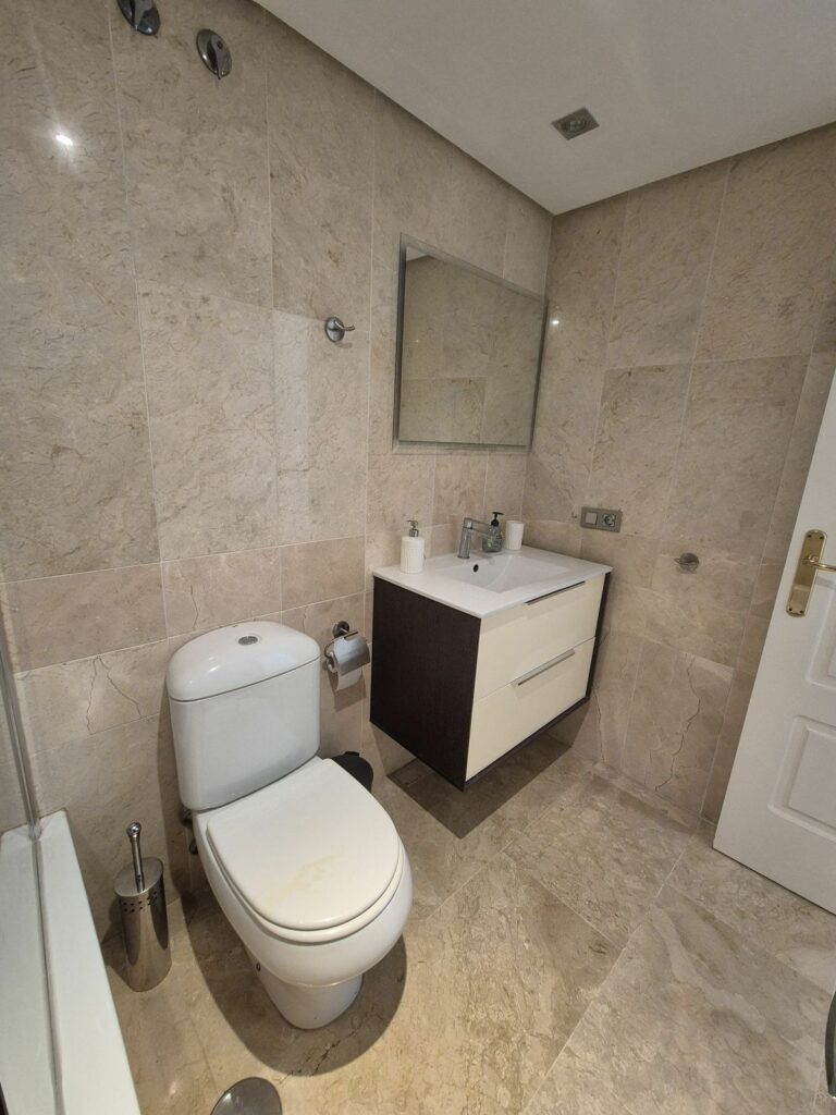 a8c05fa5bf11040d702e3a379500a35b - 10