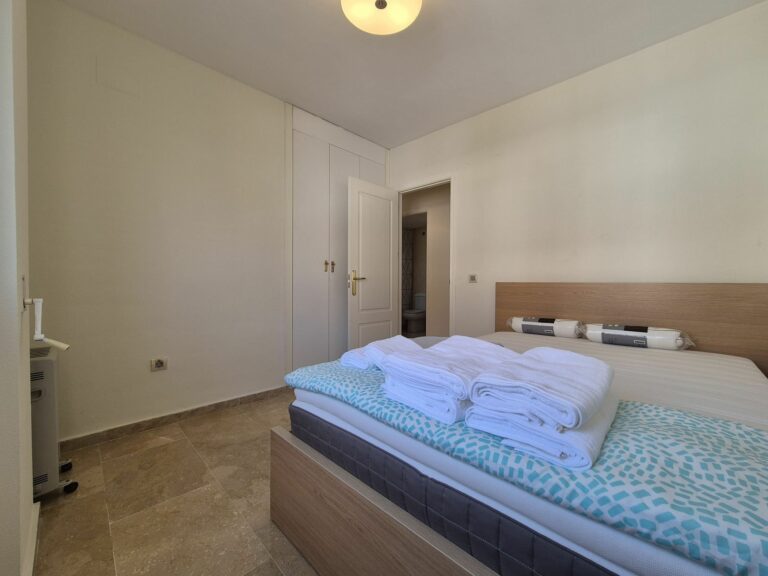 a8c05fa5bf11040d702e3a379500a35b - 12