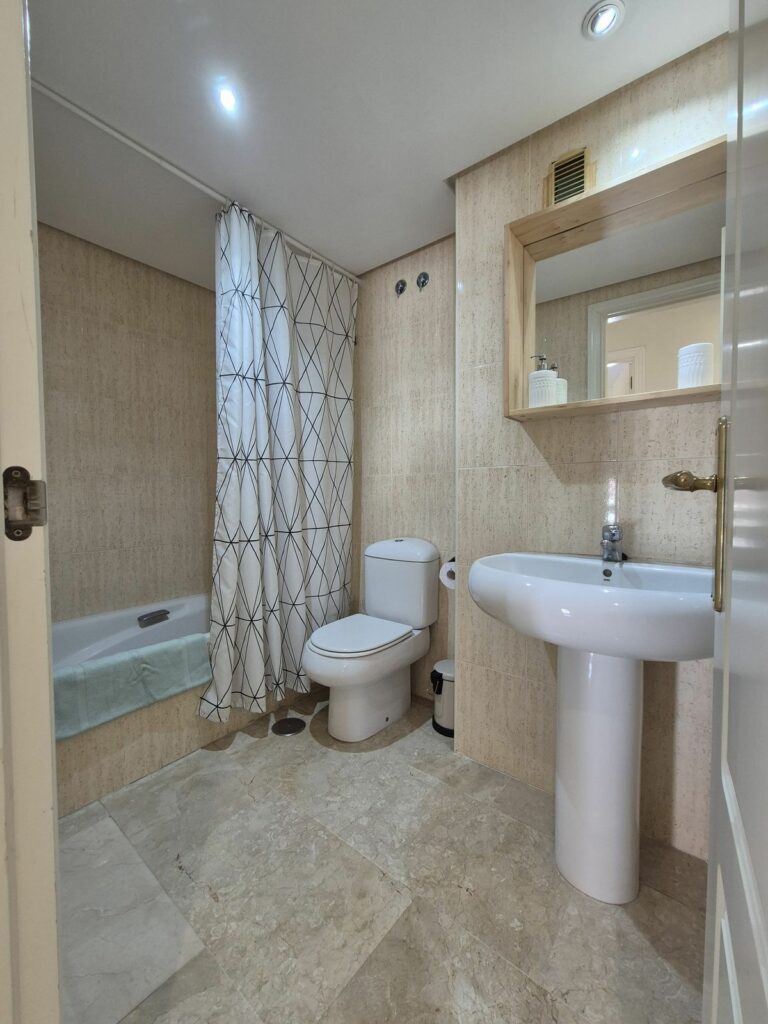 a8c05fa5bf11040d702e3a379500a35b - 13