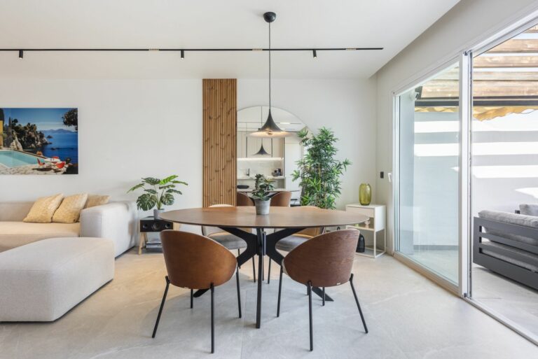 a9f7d13b898cceda4baca6e5d4c8b8bc - 12