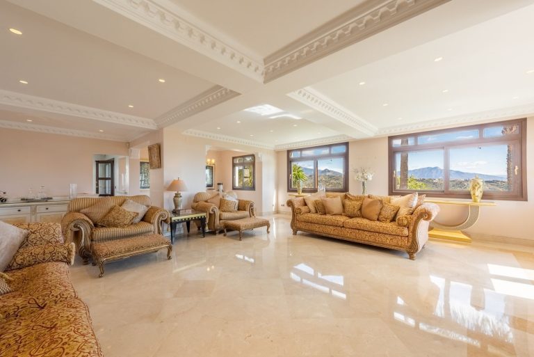 aa1ecfa86b9745c299e98f383c0ee276 - 12