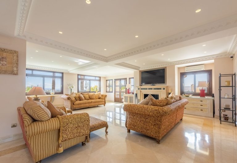 aa1ecfa86b9745c299e98f383c0ee276 - 13