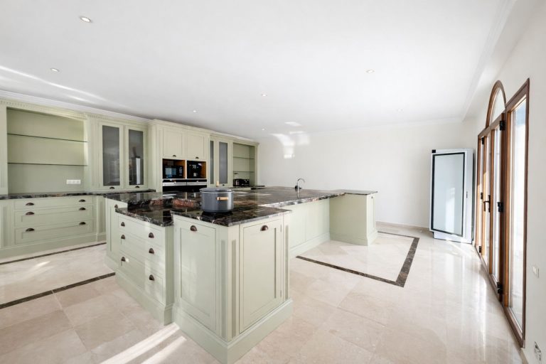 aa85bde226087a8c2556d8b10102ef3a - 13