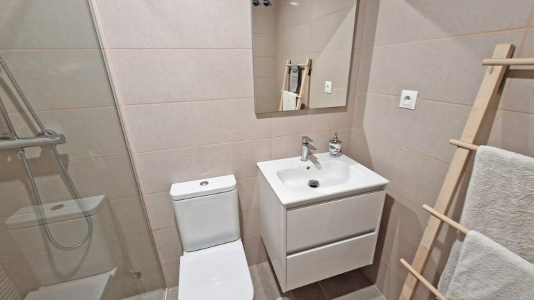 ab353da6e9f81647cbcb8a4205348824 - 14