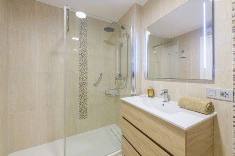 ab4b0b53a945d11ed4037a9910c2da65 - 14