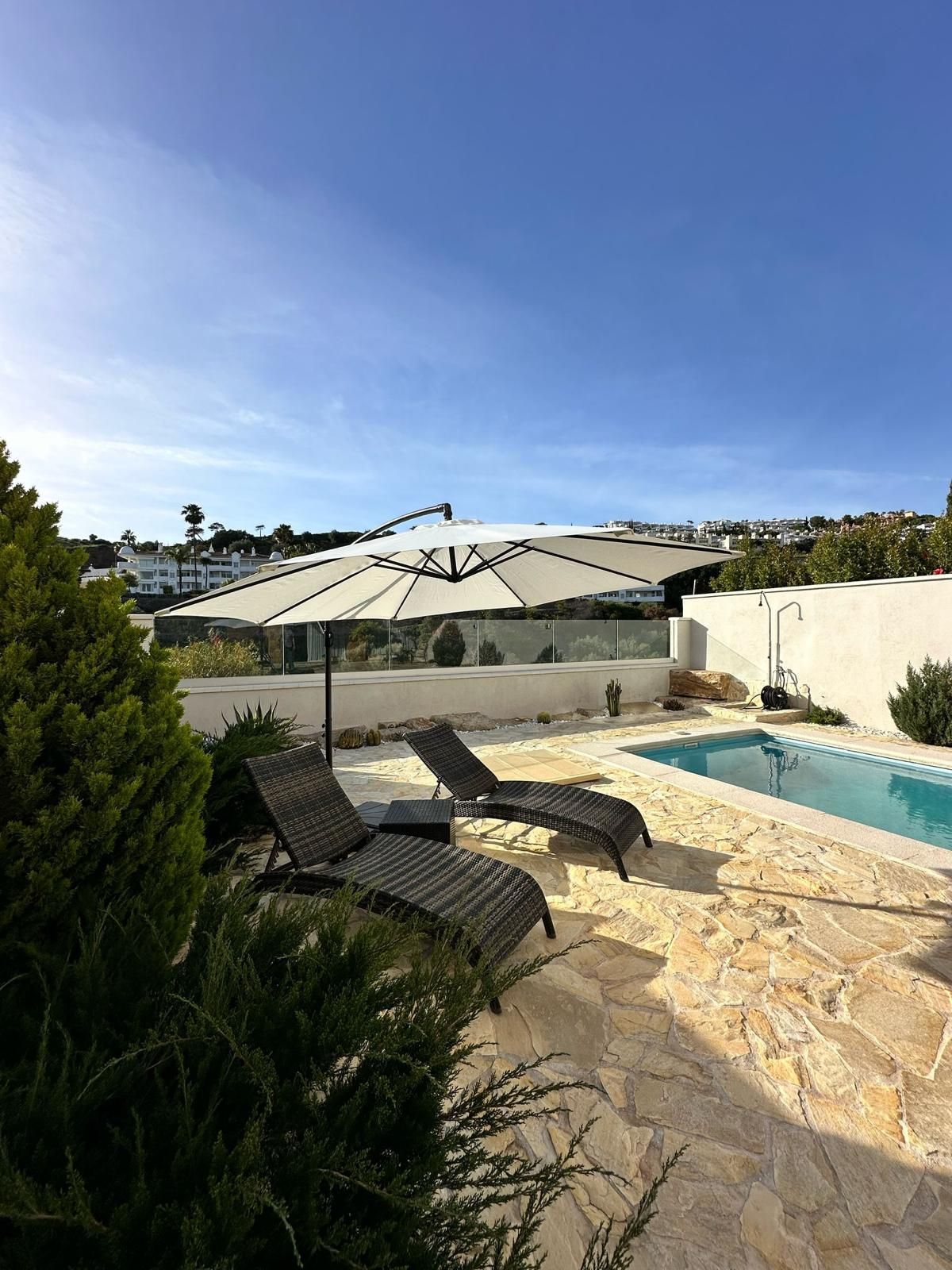 ab7843097a9429558a562a383d04bb12 - 16