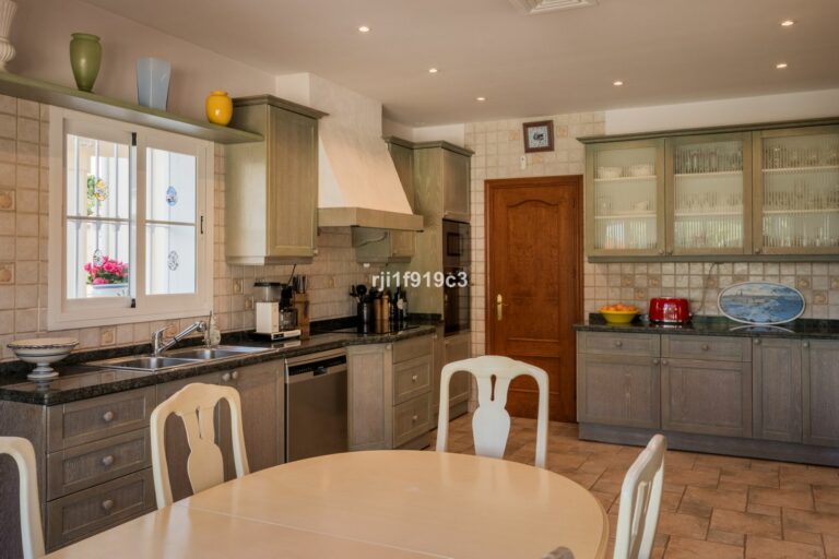 acccc151020e7c764eeb6e09dcacfb79 - 5